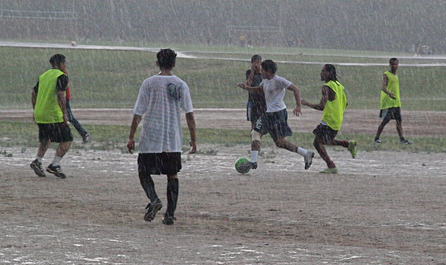 how weather affects football performance